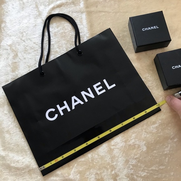Authentic Chanel shopping bag - Picture 3 of 6